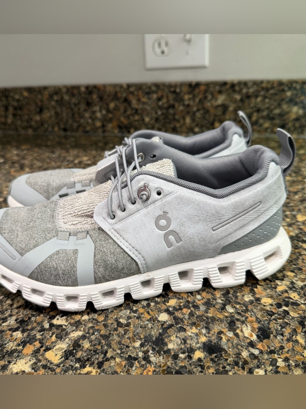On Cloud Knit Grey Athletic Sneakers ladies size 6